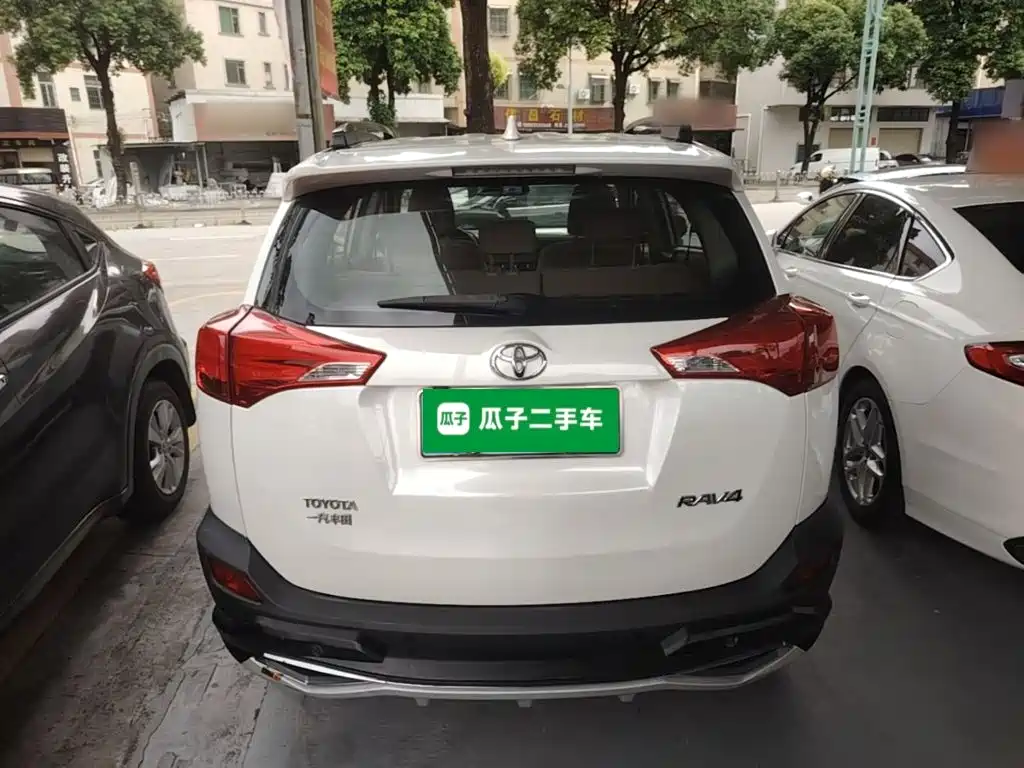 Toyota RAV4 — миниатюра 6
