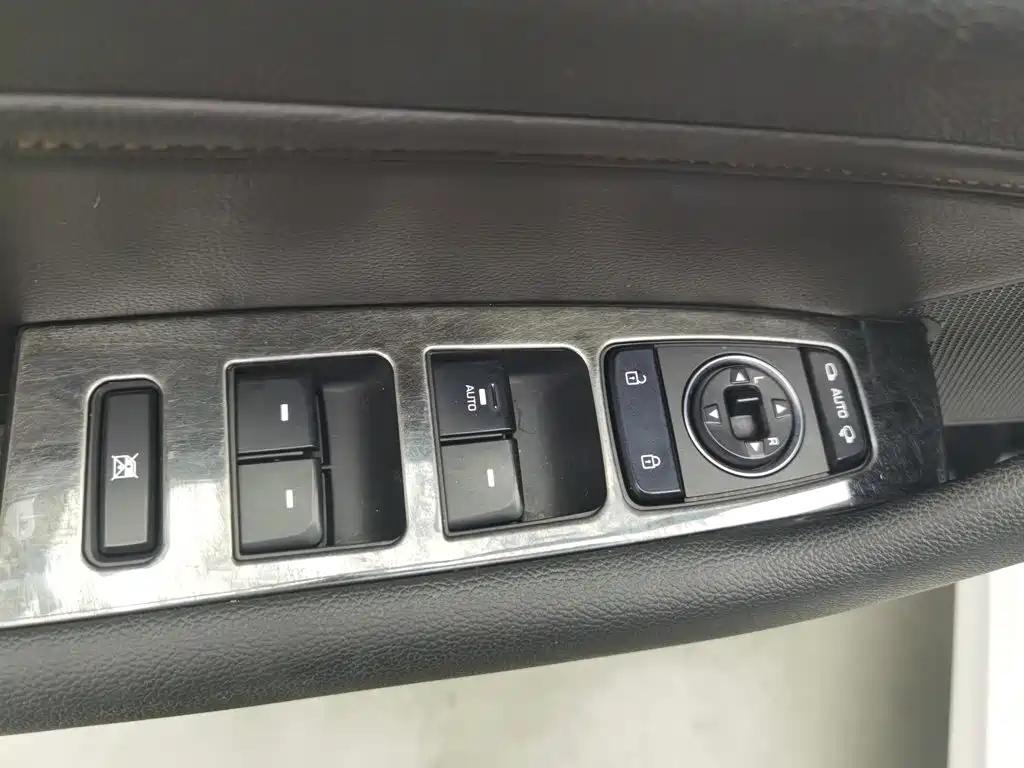 Hyundai Sonata — миниатюра 9