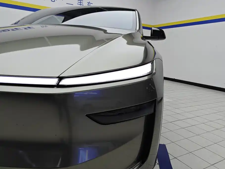 Tesla Model Y — миниатюра 5