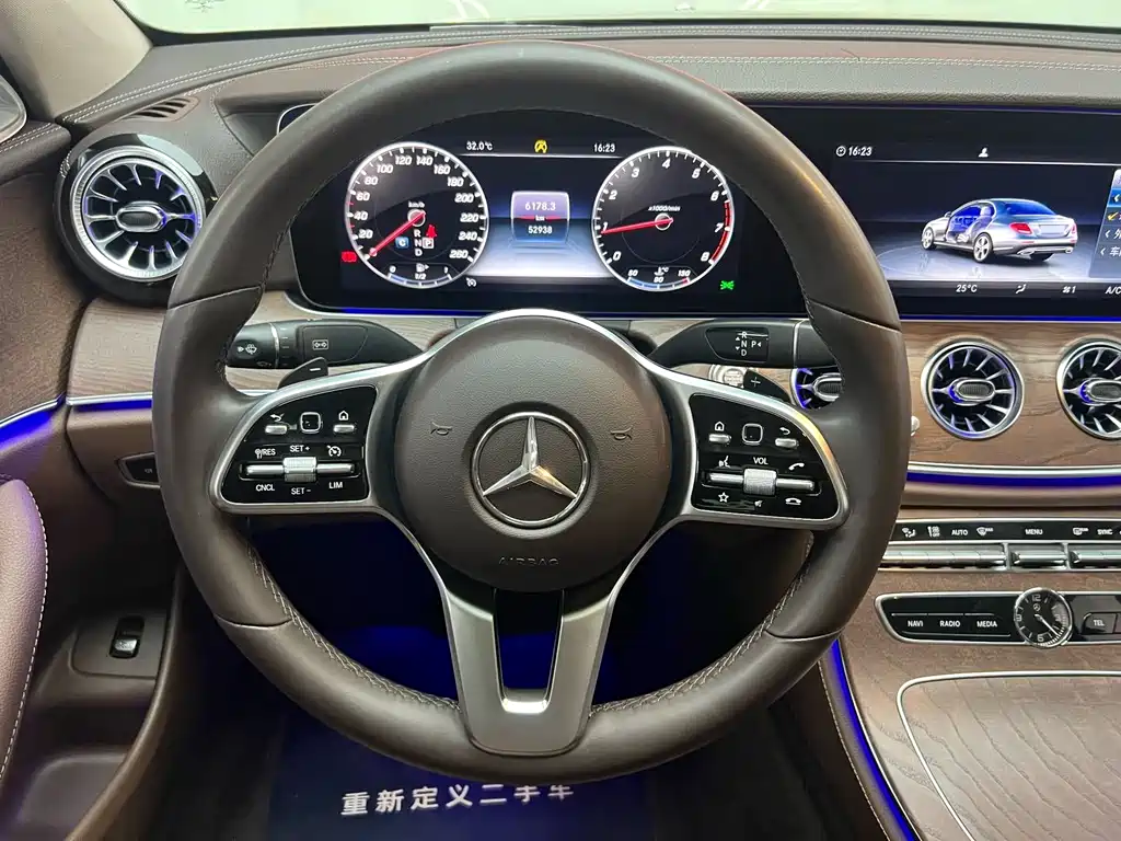 Mercedes-Benz E-Class — миниатюра 14