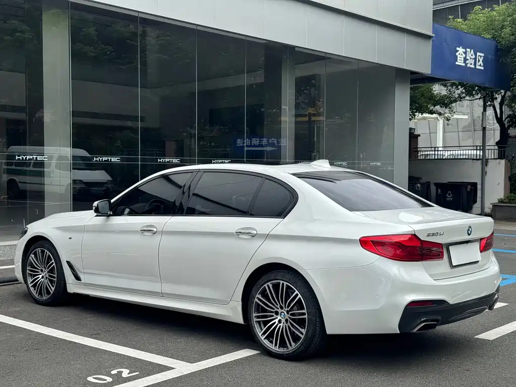 BMW 5 Series — миниатюра 9