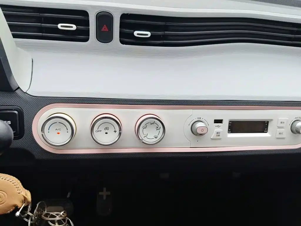 Wuling MINIEV — миниатюра 13