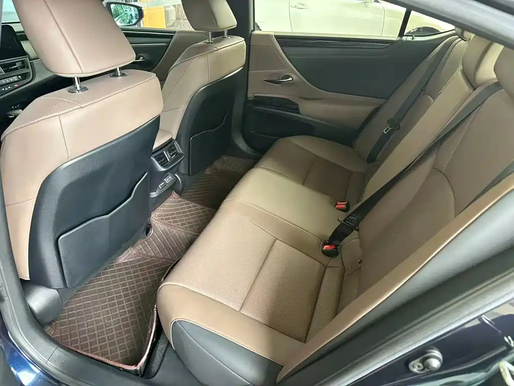 Lexus ES — миниатюра 11