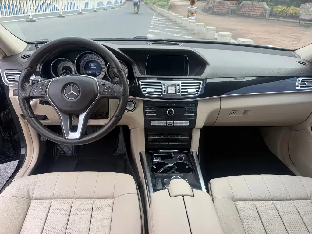 Mercedes-Benz E-Class — миниатюра 9