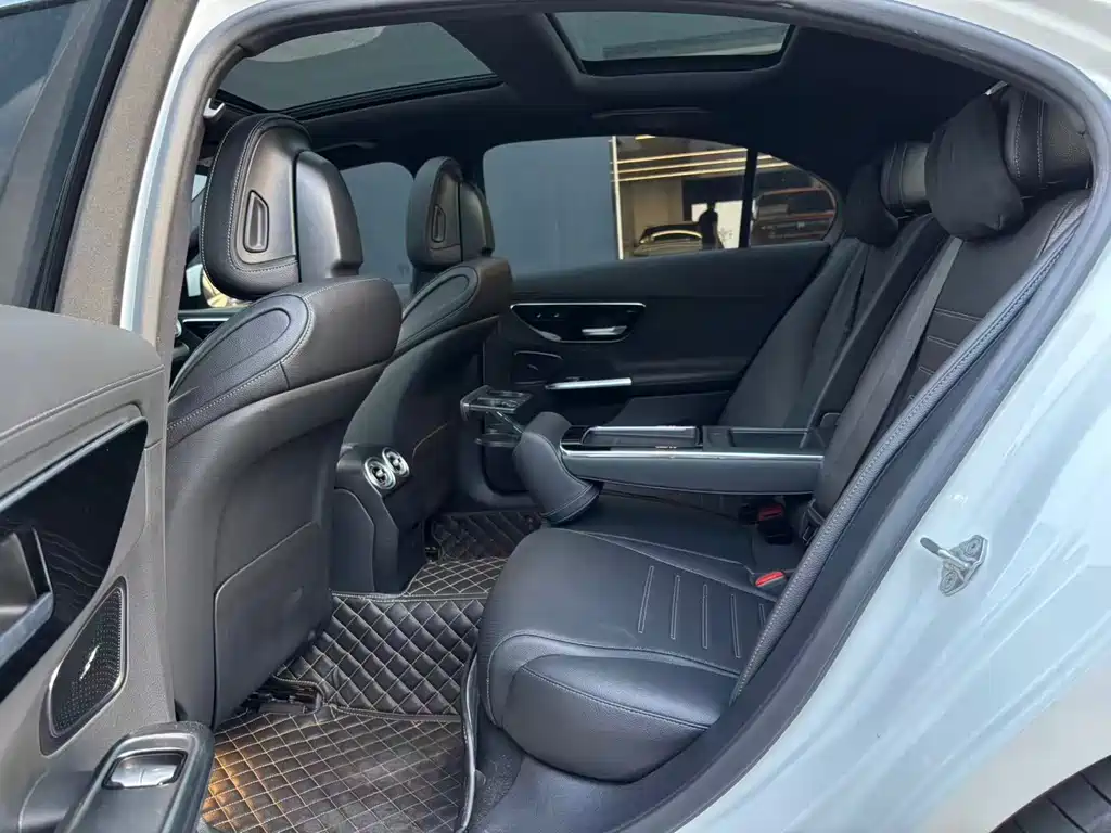 Mercedes-Benz C-Class — миниатюра 4