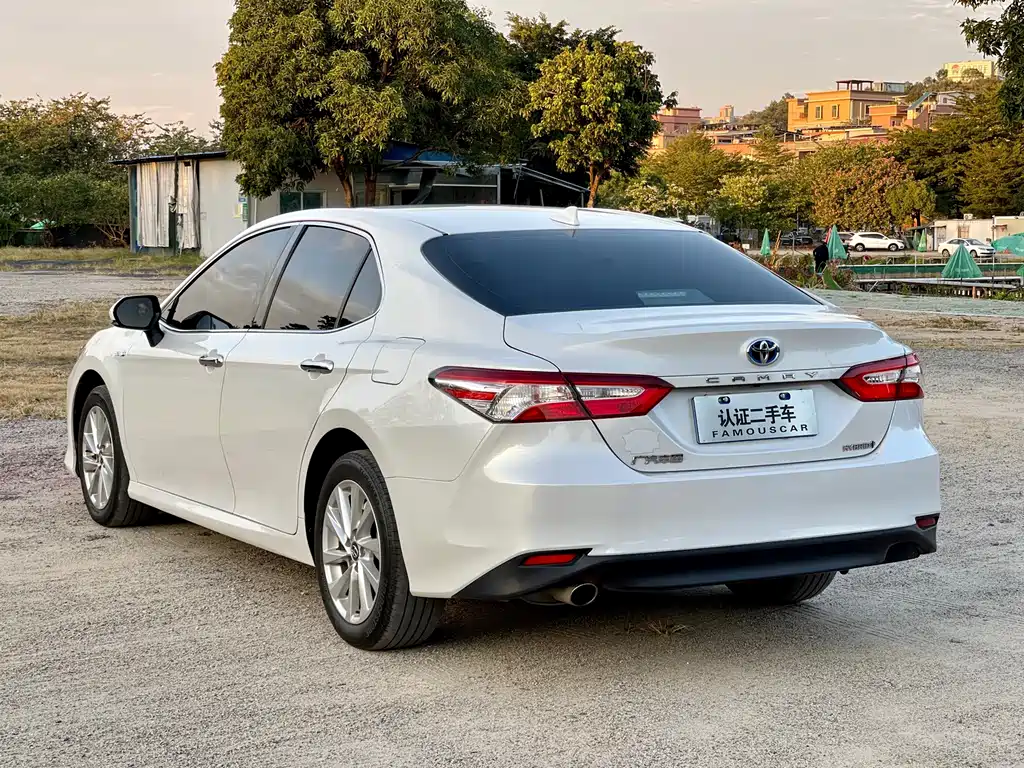 Toyota Camry — миниатюра 5