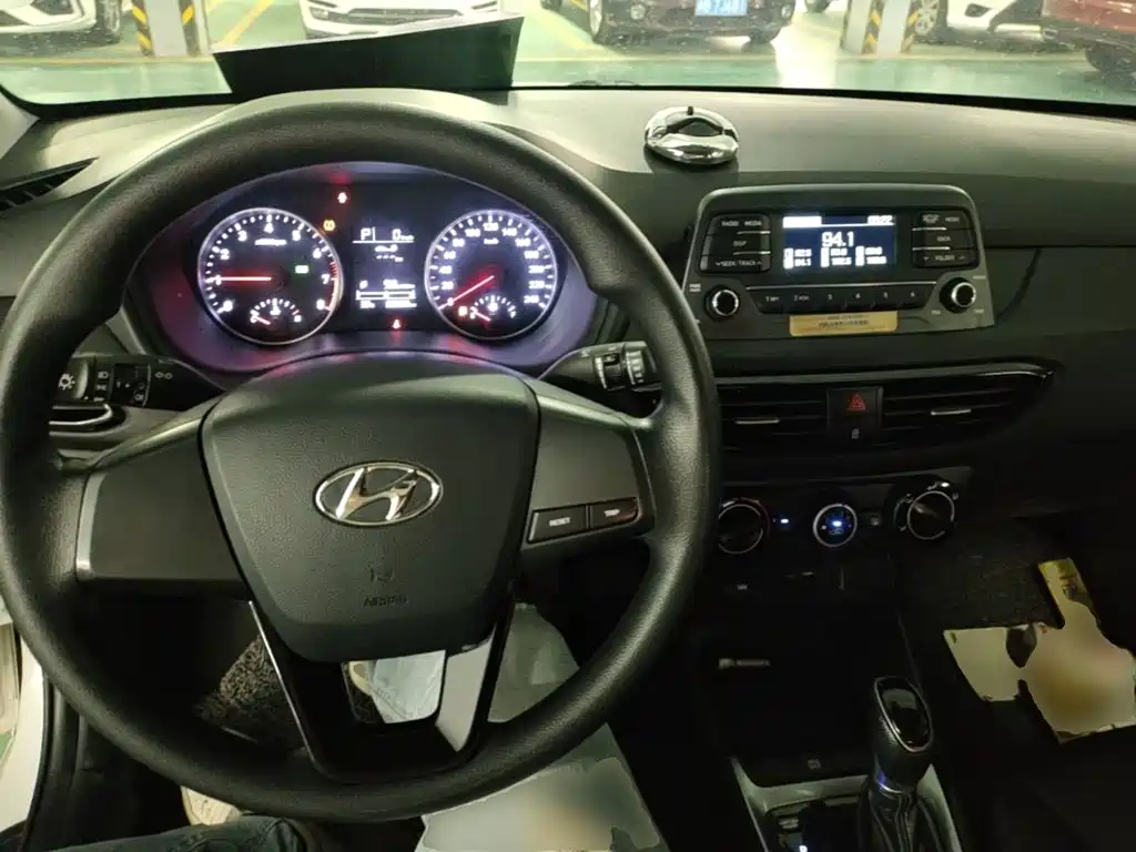 Hyundai Elantra — миниатюра 10