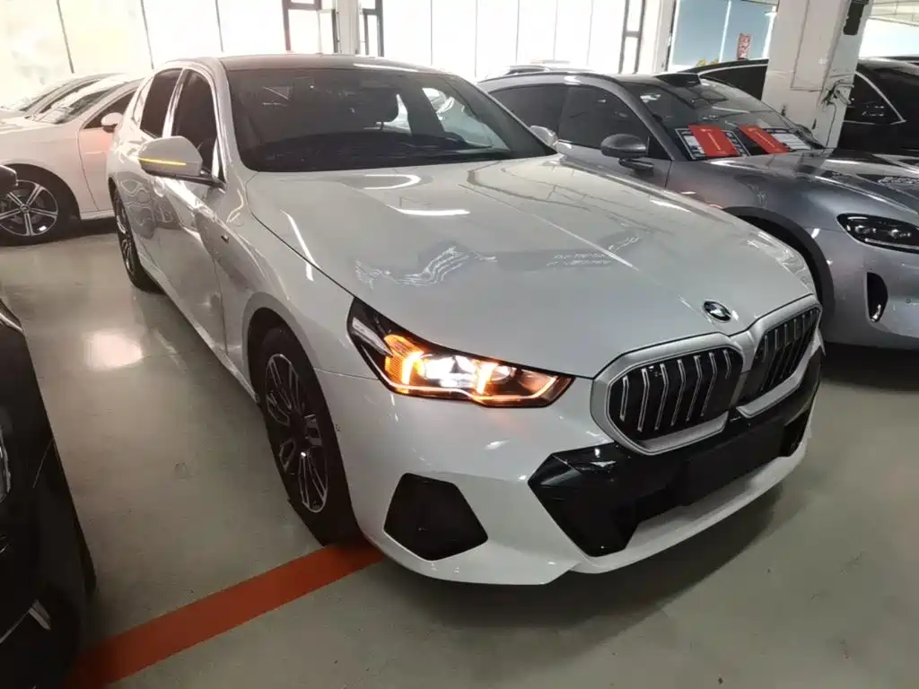 BMW 5 Series — миниатюра 4
