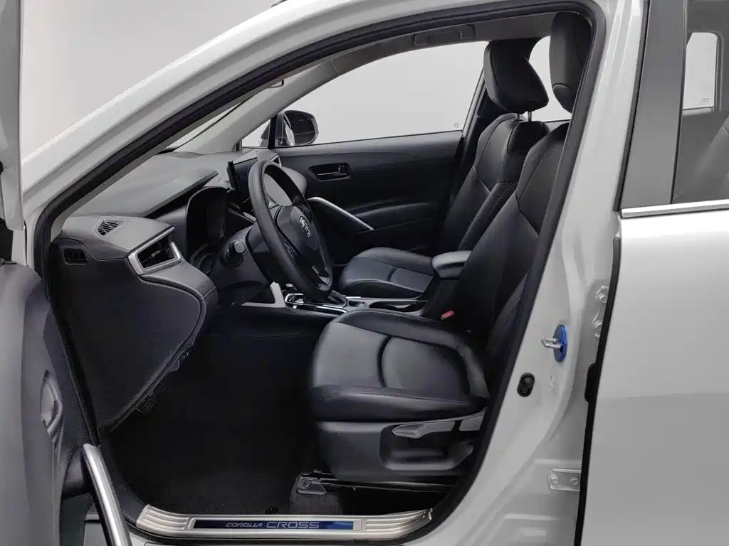 Toyota Corolla Cross — миниатюра 10