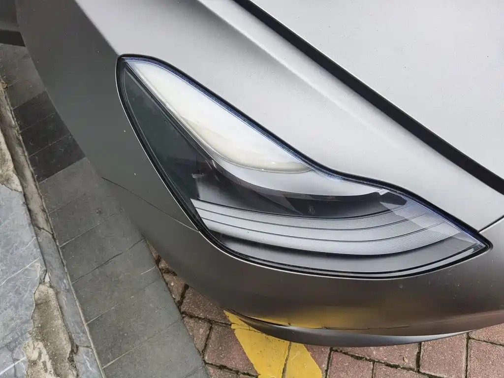 Tesla Model 3 — миниатюра 7