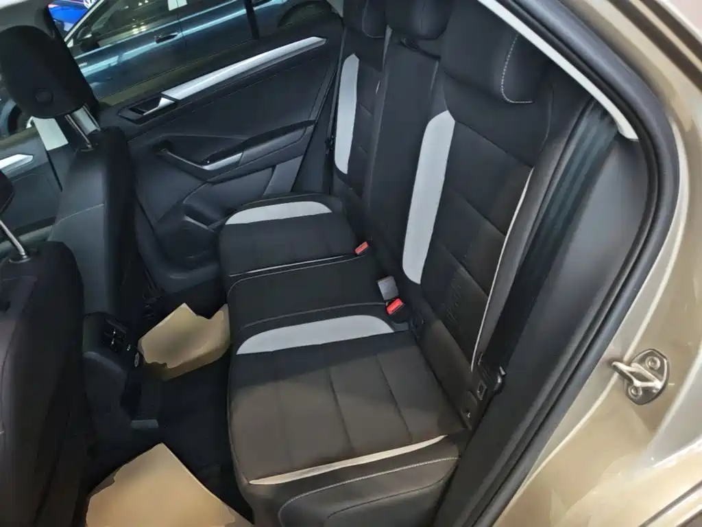 Volkswagen T-Roc — миниатюра 17