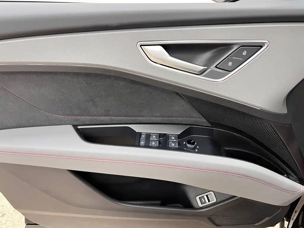 Audi Q5 e-tron — миниатюра 12