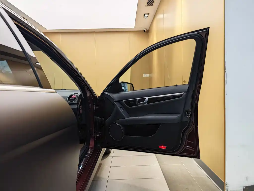 Mercedes-Benz C-Class — миниатюра 25