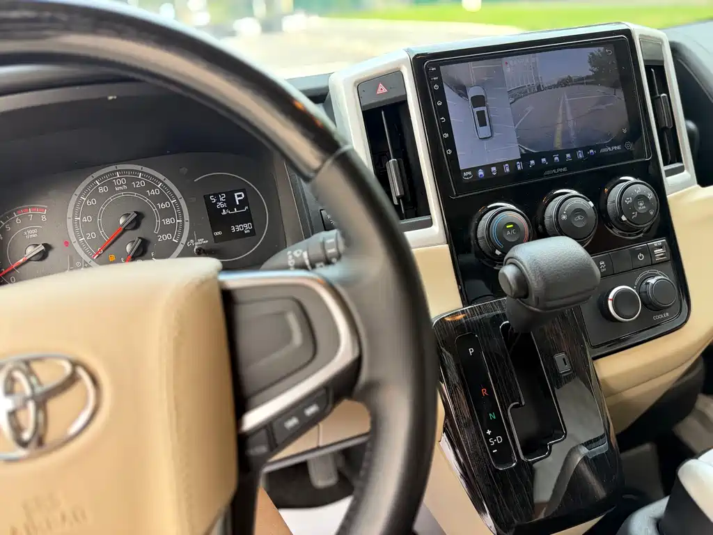 Toyota HiAce 2023 3.5L