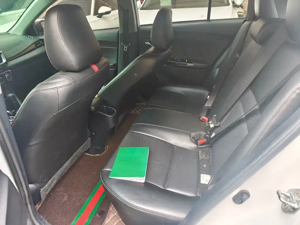 Toyota Yaris L — миниатюра 7
