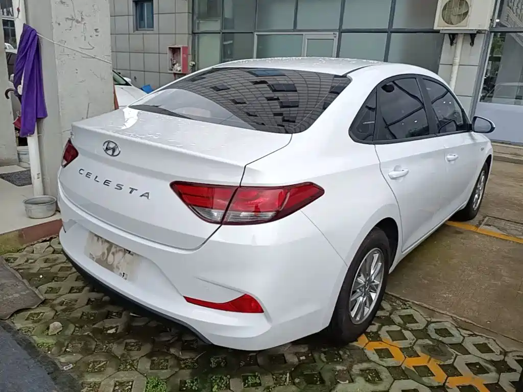 Hyundai Elantra — миниатюра 7