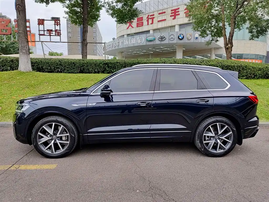 VOLKSWAGEN TOUAREG