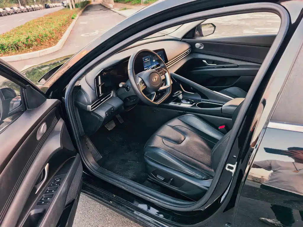 Hyundai Elantra — миниатюра 7