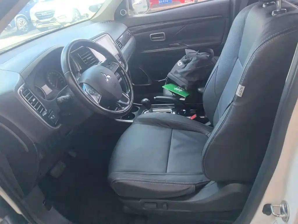 Mitsubishi Outlander — миниатюра 15