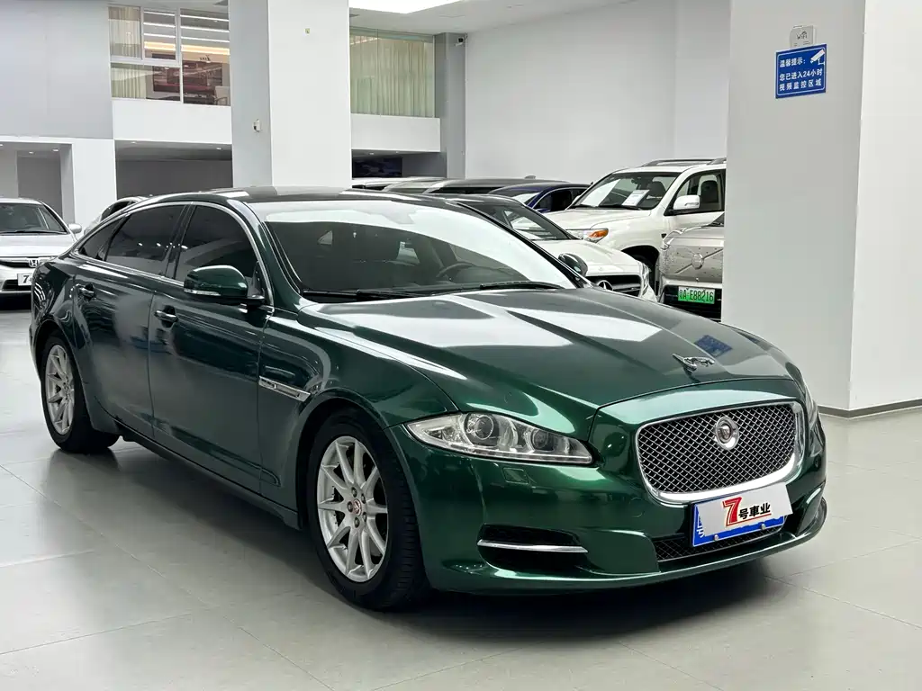 Jaguar XJ — миниатюра 2