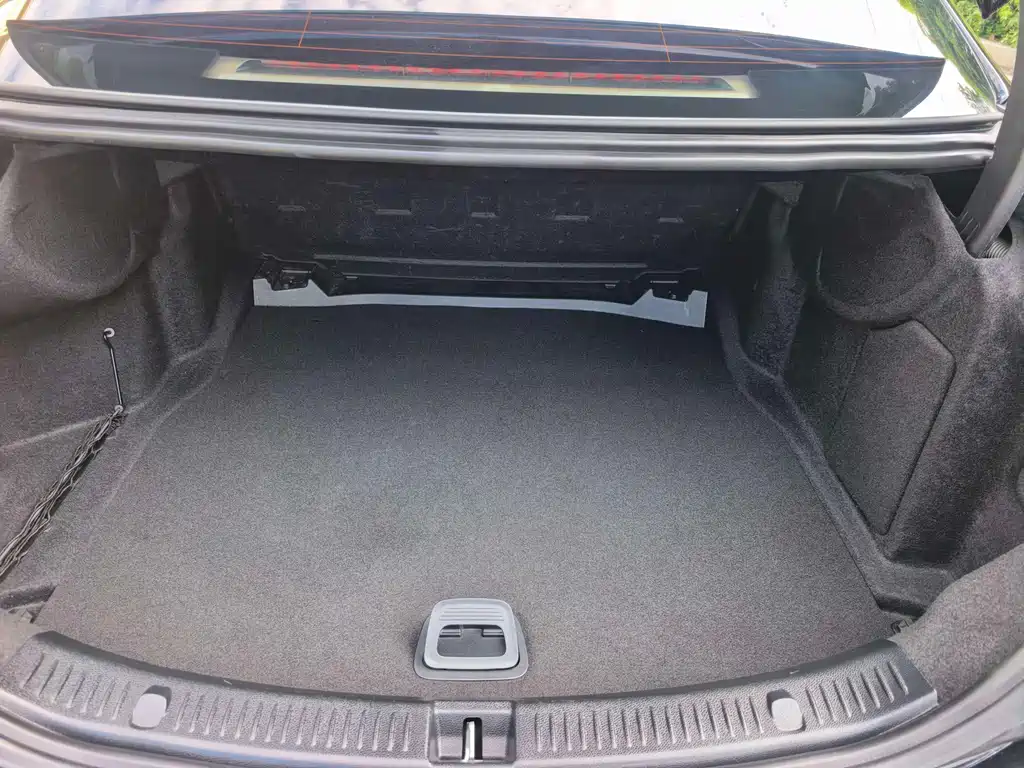 Mercedes-Benz E-Class — миниатюра 17