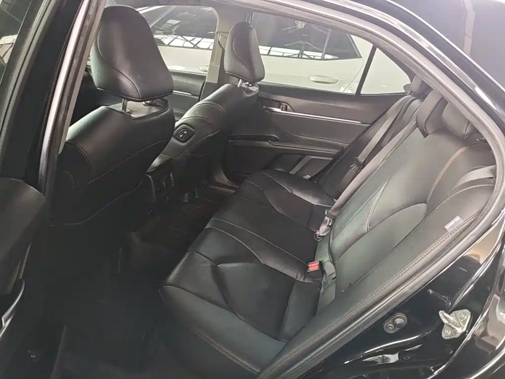 Toyota Camry — миниатюра 17