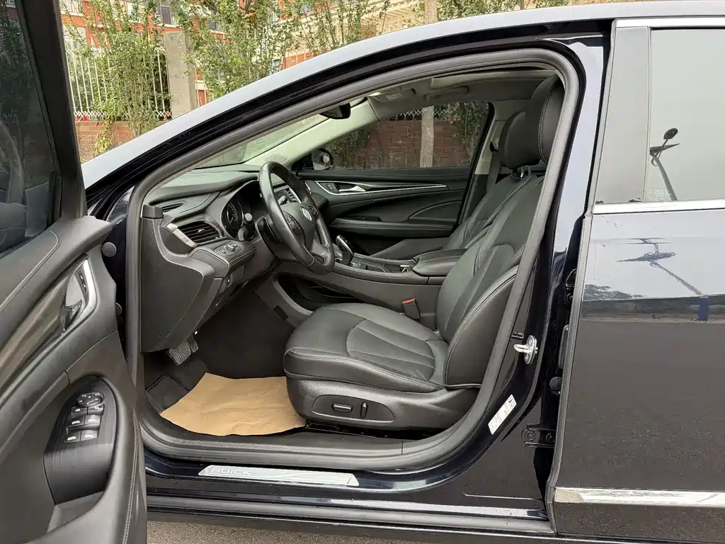 Buick LaCrosse — миниатюра 10