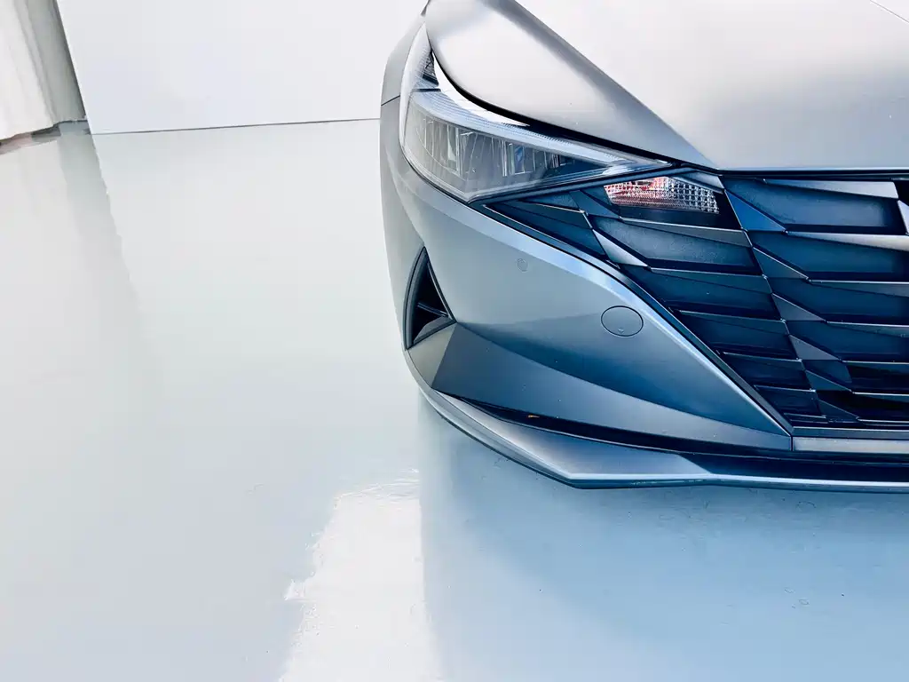 Hyundai Elantra — миниатюра 6
