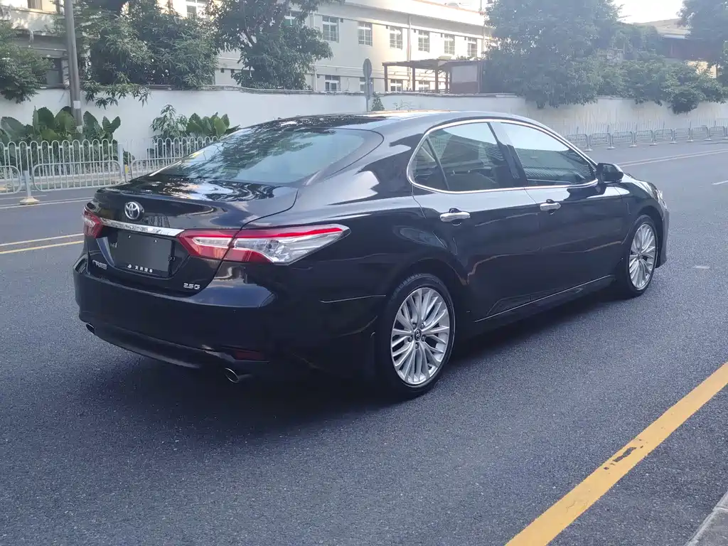 Toyota Camry — миниатюра 6