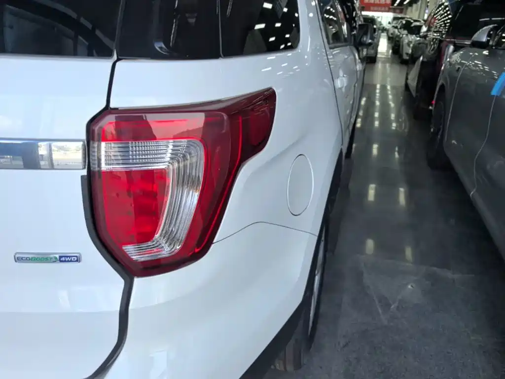 Ford Explorer (Import) — миниатюра 8