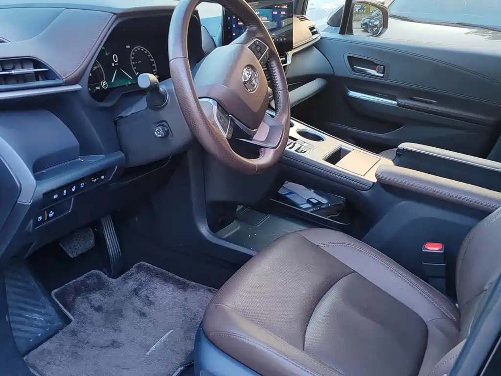 Toyota Sienna — миниатюра 7