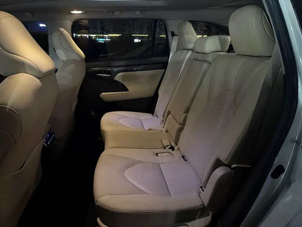 Toyota Highlander — миниатюра 7