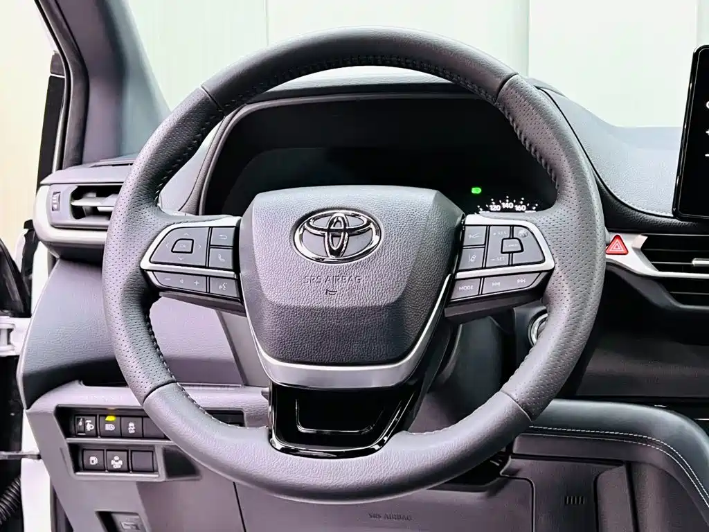 Toyota Sienna — миниатюра 10