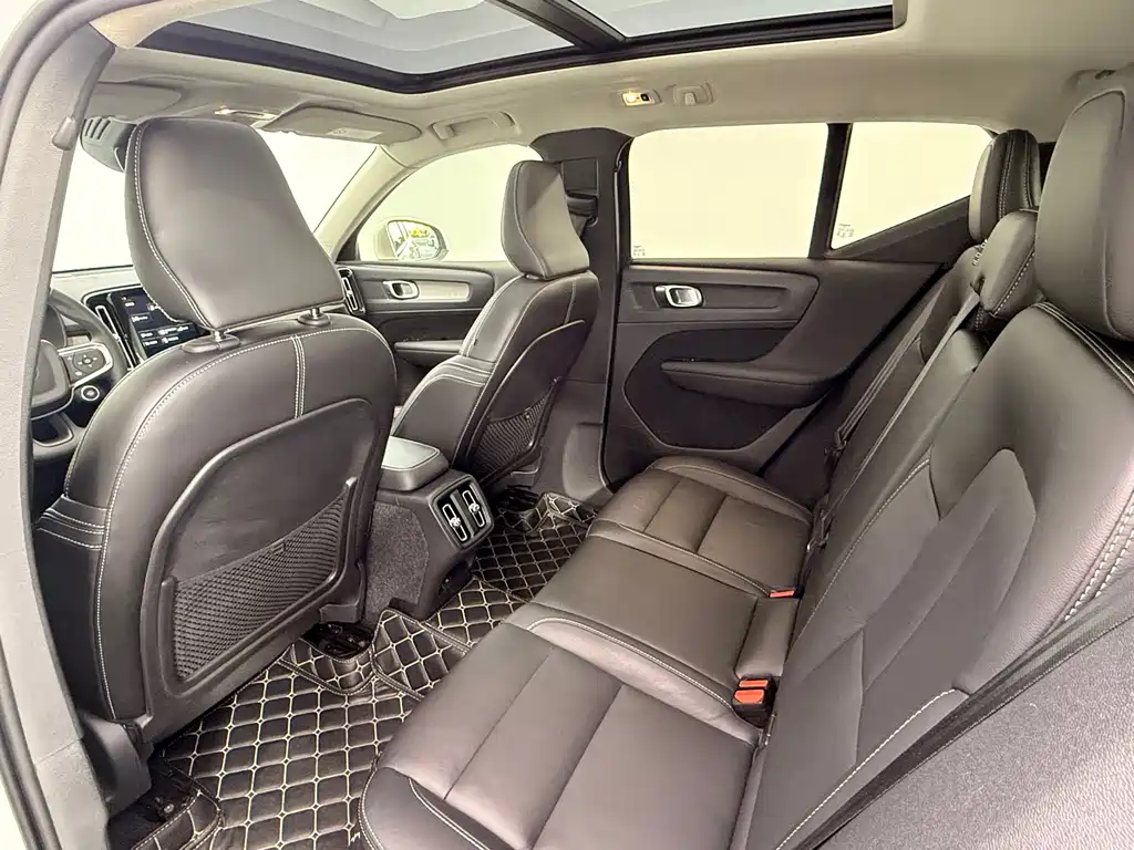 Volvo XC40 — миниатюра 10