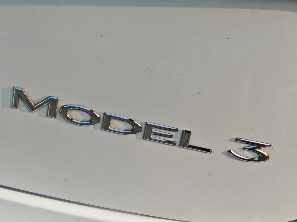 Tesla Model 3 — миниатюра 16