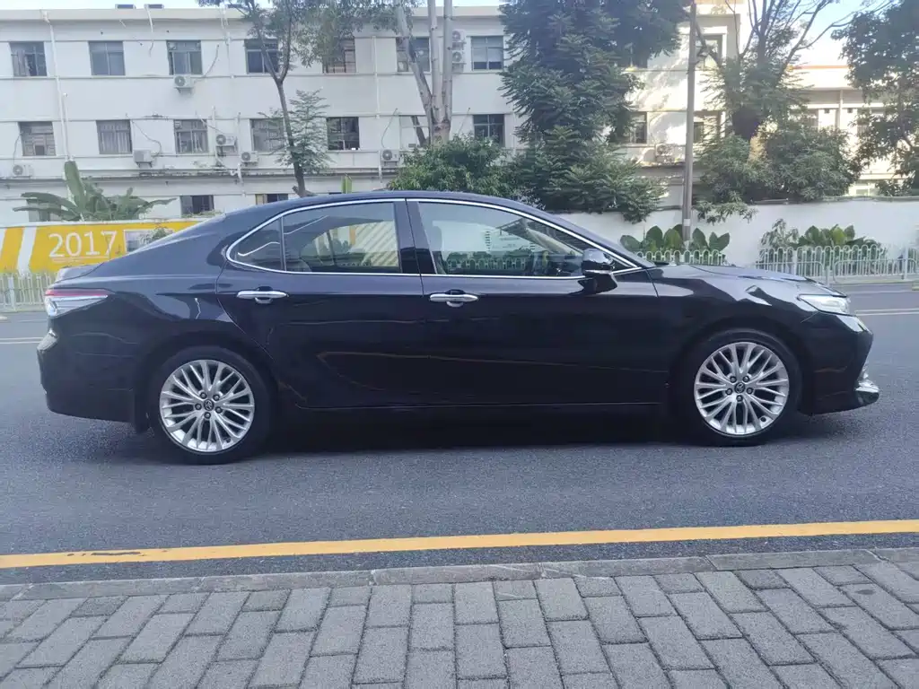 Toyota Camry — миниатюра 4