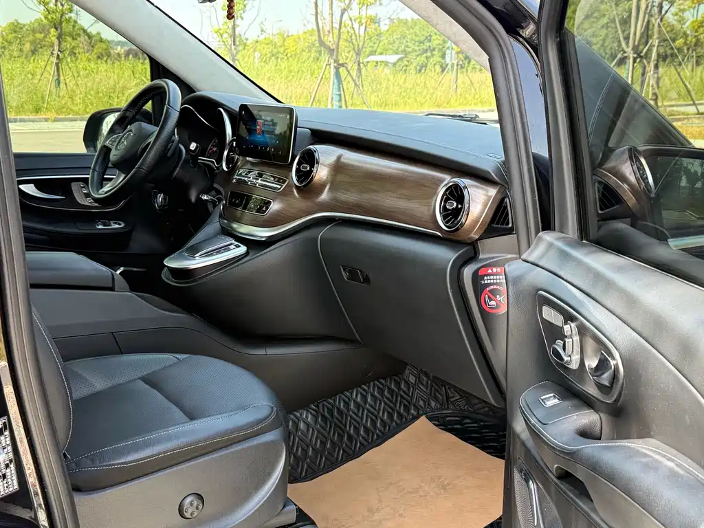 MERCEDES-BENZ V CLASS