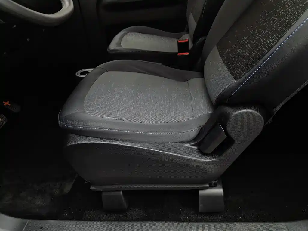 Wuling MINIEV — миниатюра 20