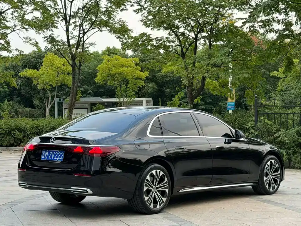 Mercedes-Benz E-Class — миниатюра 5