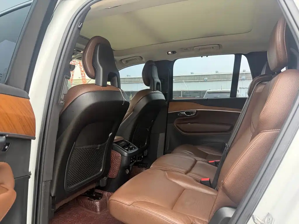 Volvo XC90 — миниатюра 6