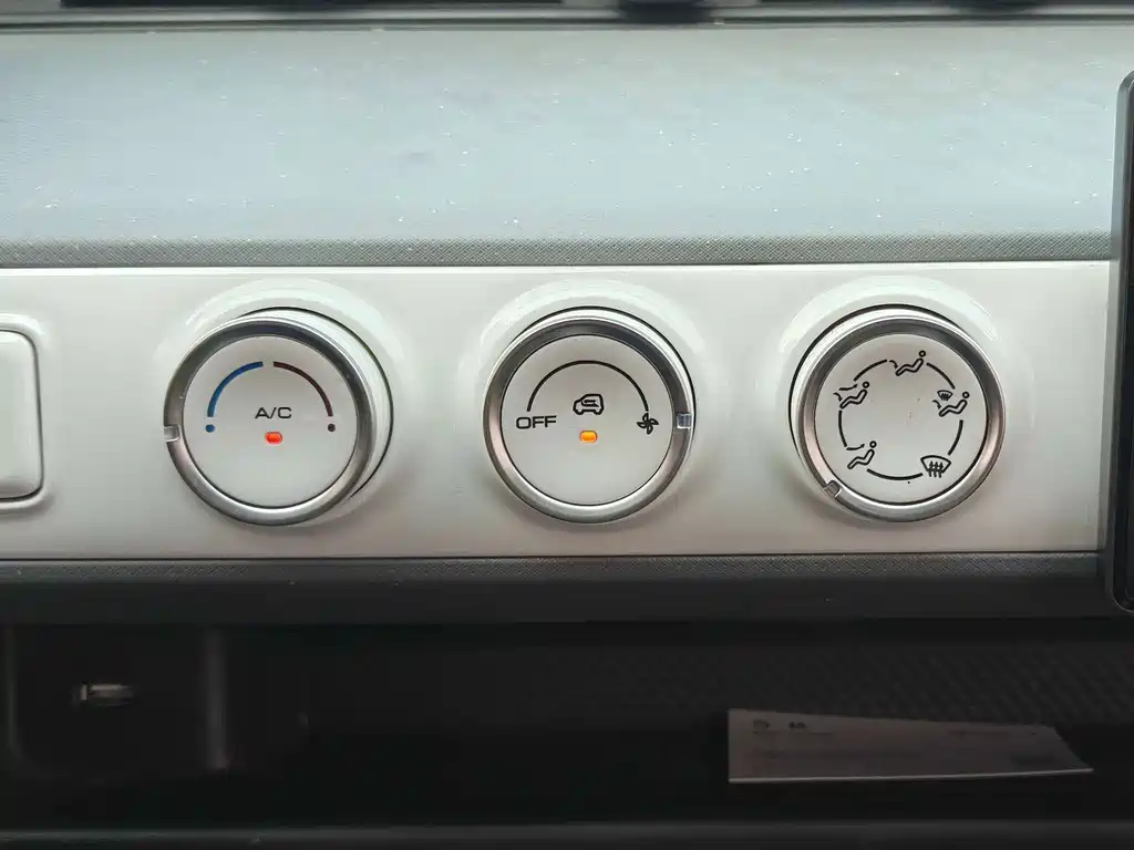 Wuling MINIEV — миниатюра 9