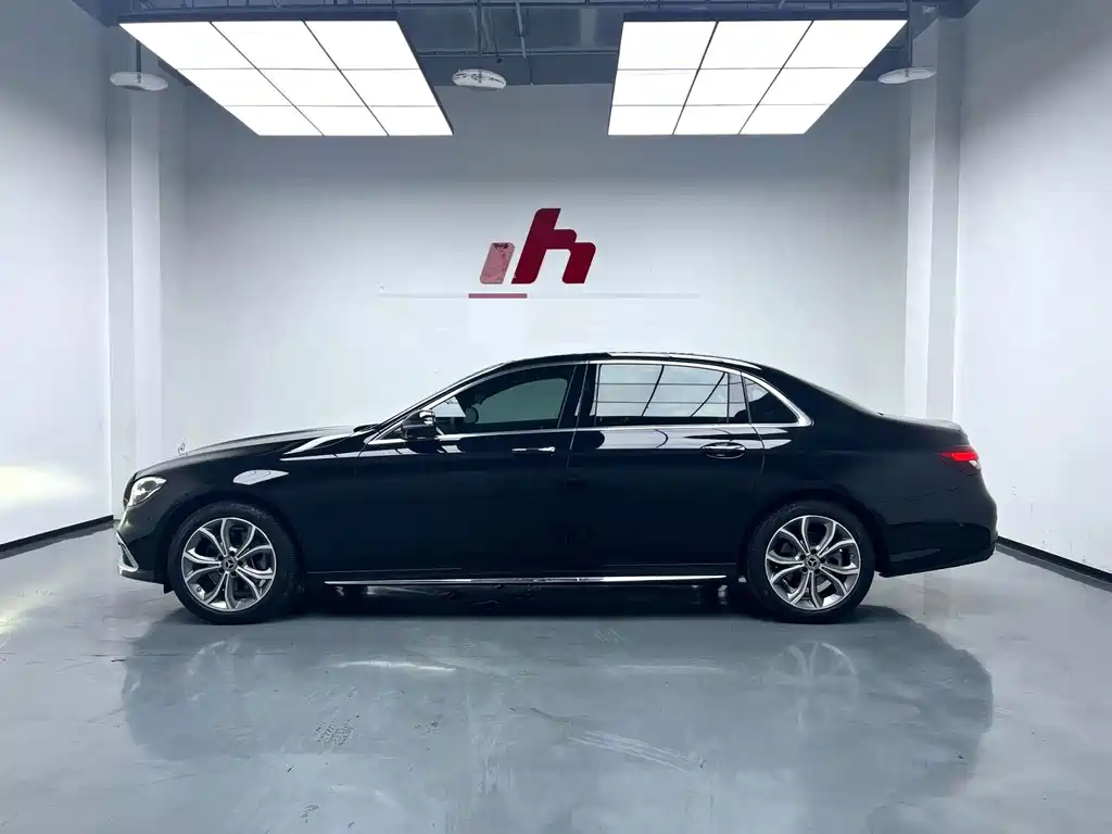 Mercedes-Benz E-Class — миниатюра 9