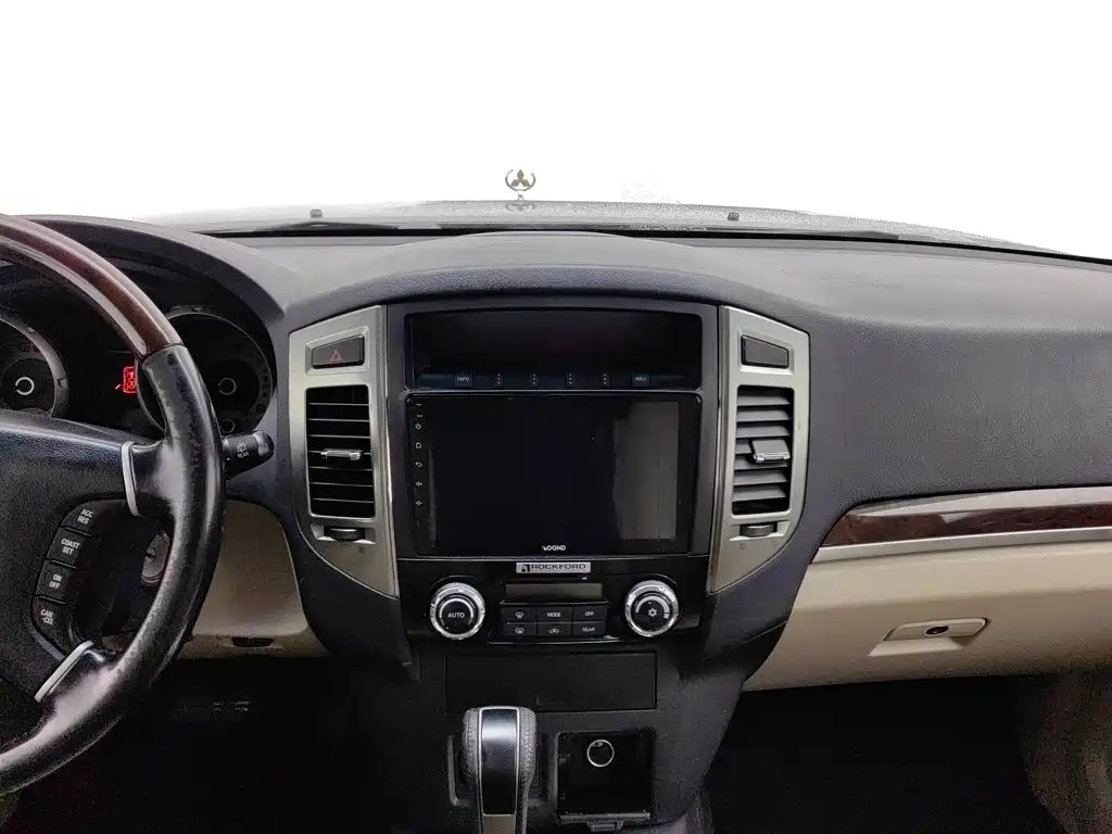 Mitsubishi Pajero (Import) — миниатюра 22