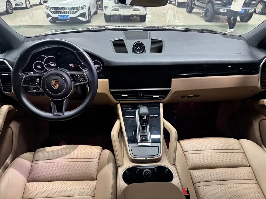 Porsche Cayenne — миниатюра 6