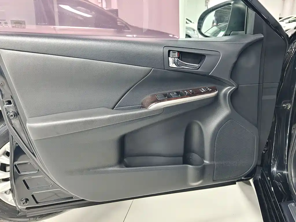 Toyota Camry — миниатюра 17