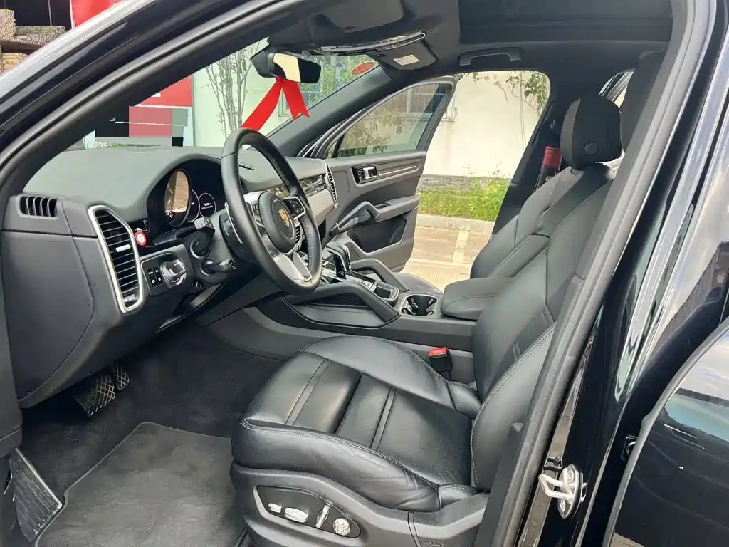 Porsche Cayenne — миниатюра 11