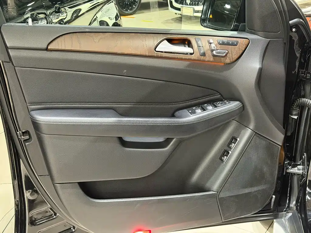 Mercedes-Benz GLS — миниатюра 7
