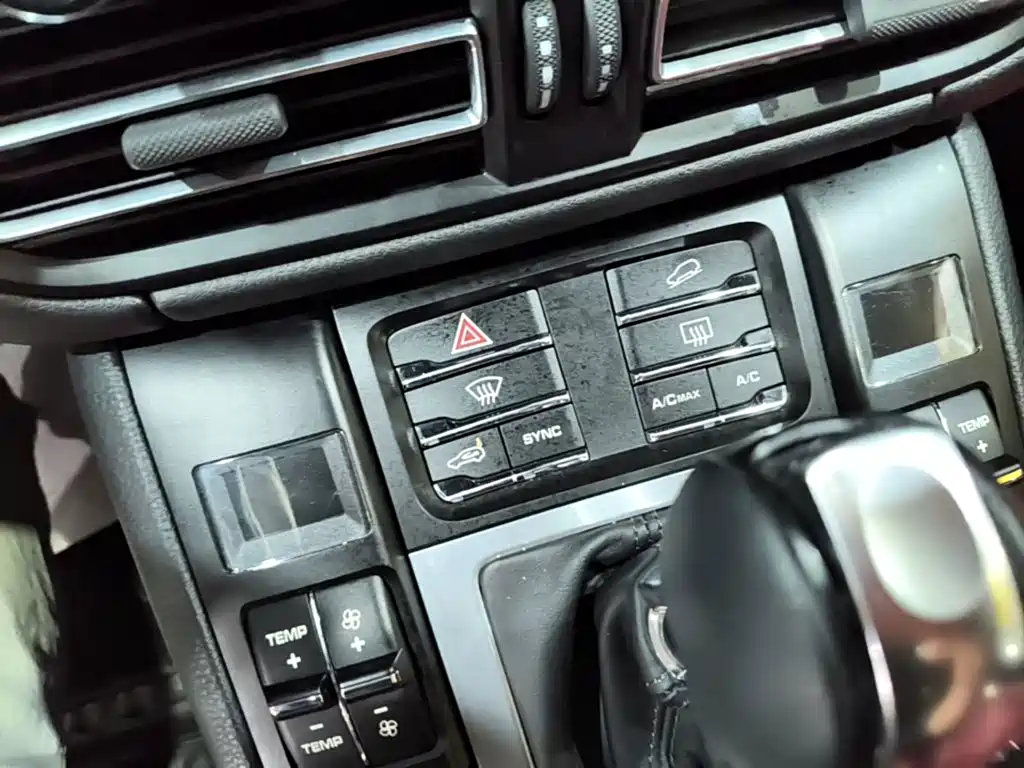 Porsche Macan — миниатюра 13