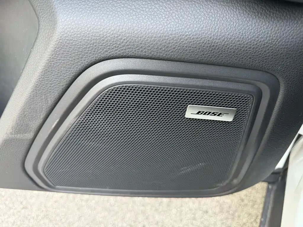 Porsche Macan — миниатюра 7