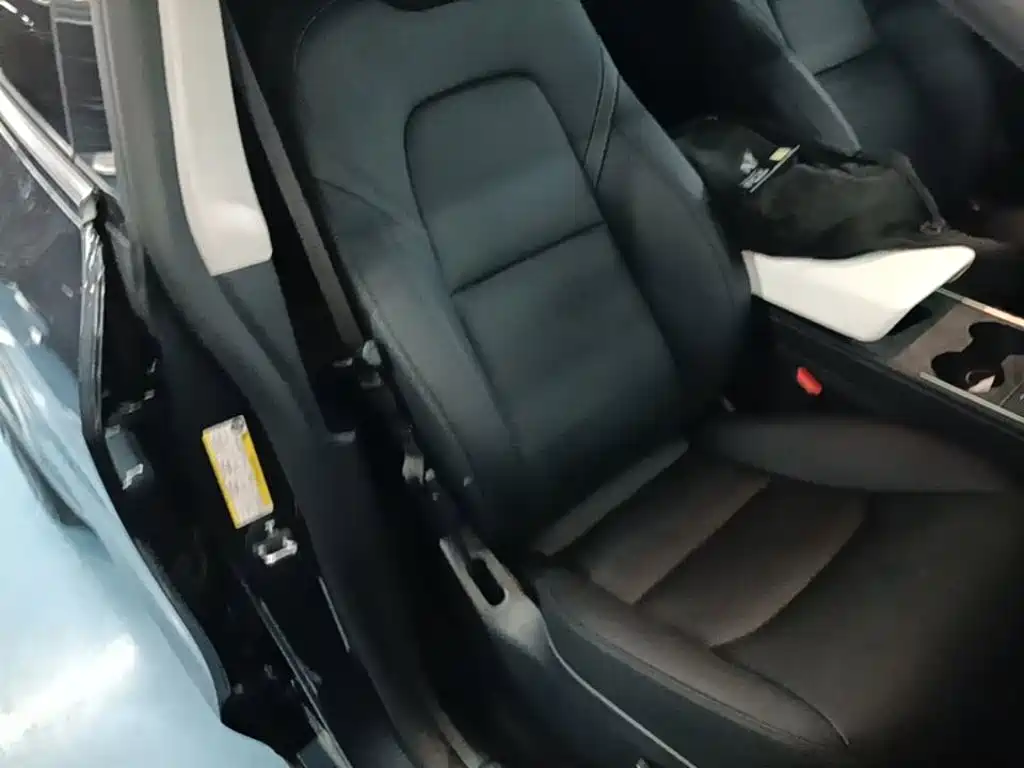 Tesla Model Y — миниатюра 25